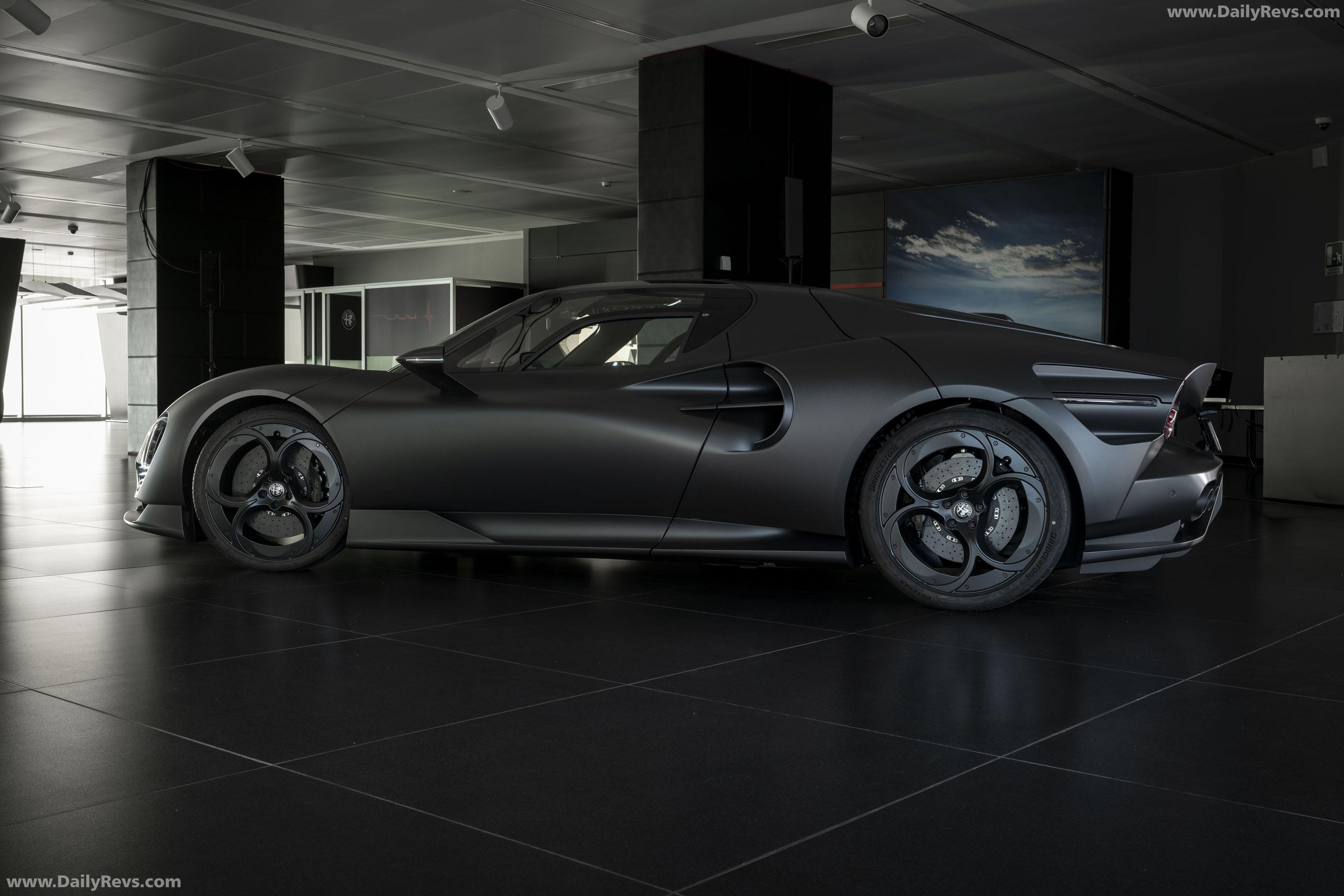 2026 Alfa Romeo 33 Stradale Perla Nera Side View